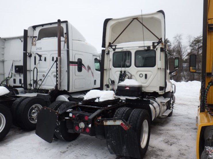 2020-freightliner-cascadia-116-image-9