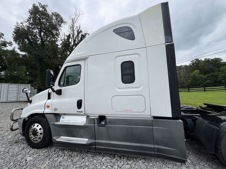 2018-freightliner-cascadia-evolution-t/a-truck-tractor-image-25