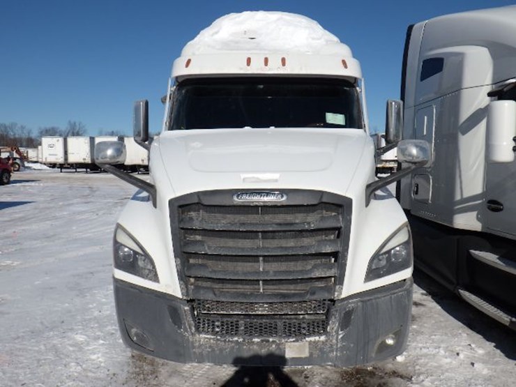 2020-freightliner-cascadia-126-image-2