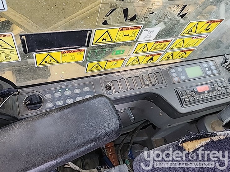 2016-caterpillar-320fl-image-34