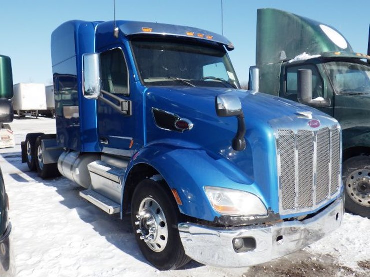 2019-peterbilt-579-image-3