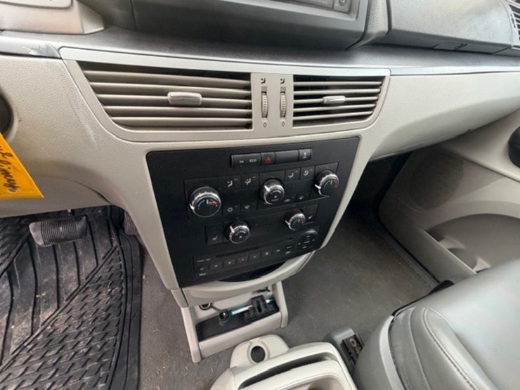 #31679-•-2012-vw-routan-image-47