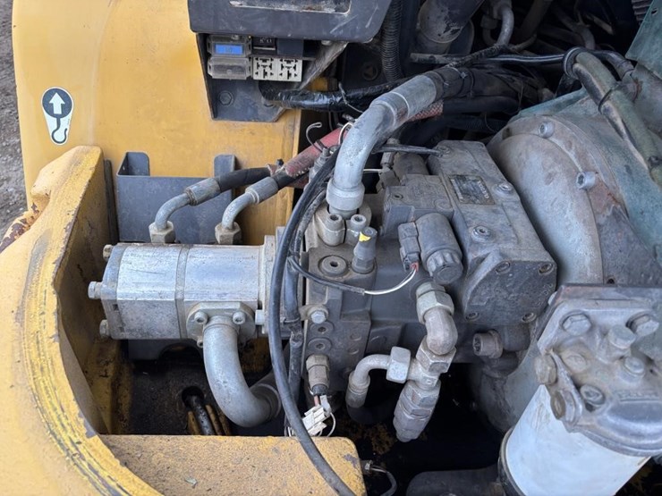 2012-volvo-l30b-image-35