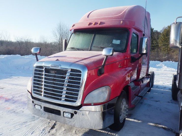 2013-freightliner-cascadia-125-image-1