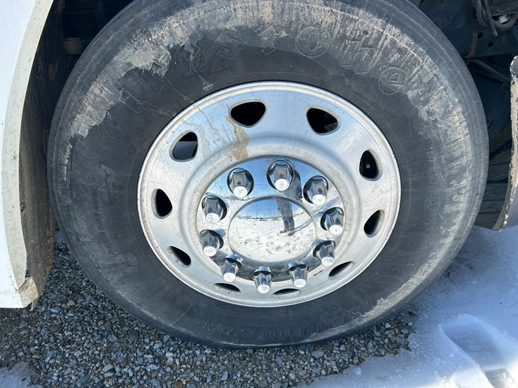 1996-freightliner-fld120-image-47