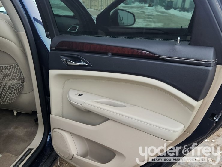 2011-cadillac-srx-image-29