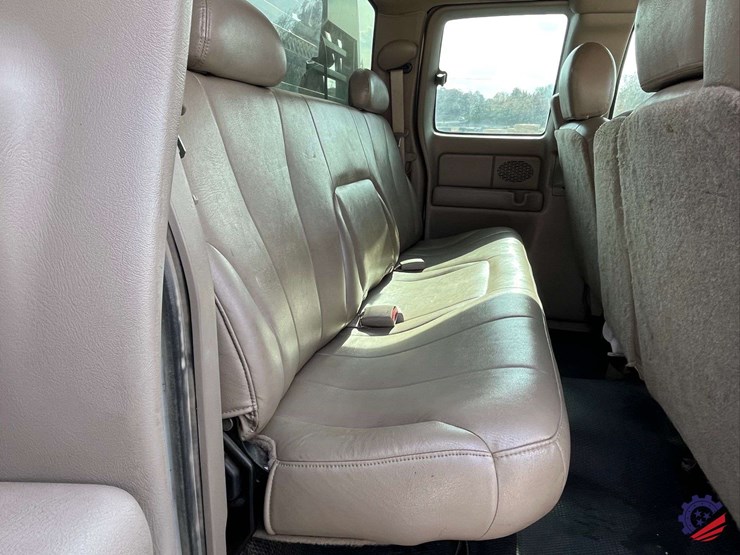 2002-chevrolet-silverado-3500-image-50