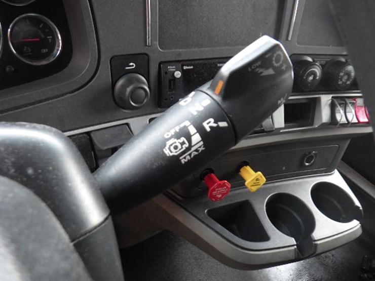 2022-kenworth-t680-image-21