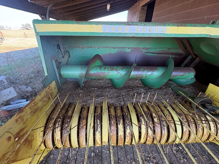 john-deere-336-image-24