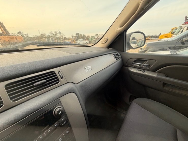 2012-chevrolet-tahoe-image-40