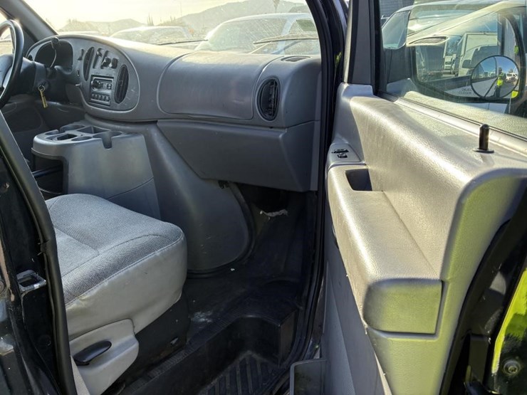 2002-ford-e250-image-10