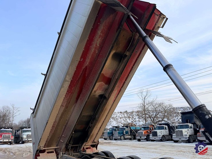 2018-mack-granite-gu713-image-70