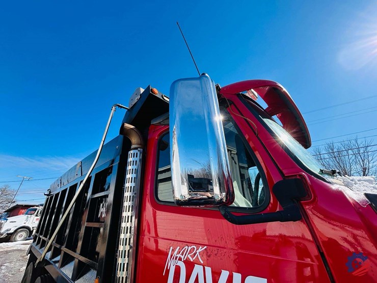 2011-volvo-truck-vhd-tri-axle-dump-truck-image-55