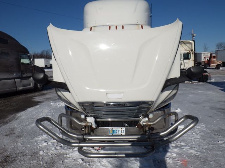 2019-freightliner-cascadia-116-image-17