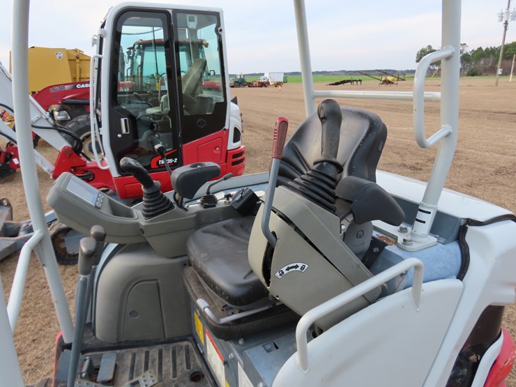 2020-takeuchi-tb225-image-14