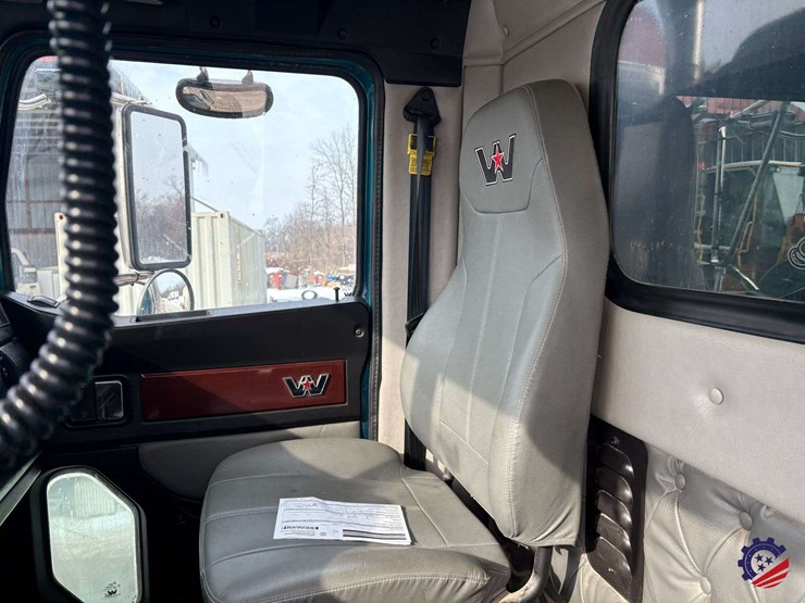 2021-western-star-4900ex-image-67