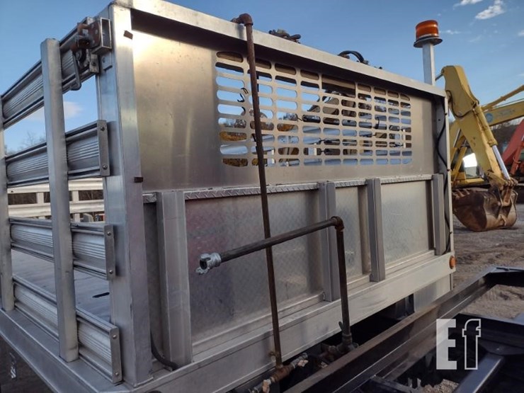 peterbilt-330-image-36