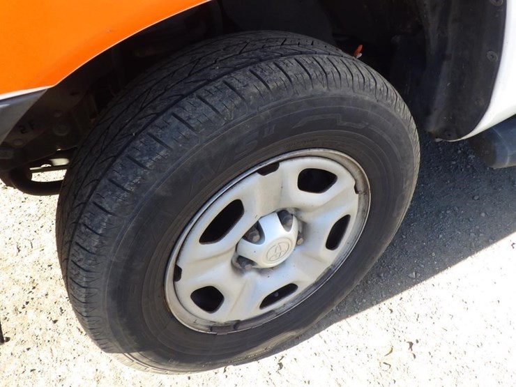 2013-toyota-tacoma-image-11