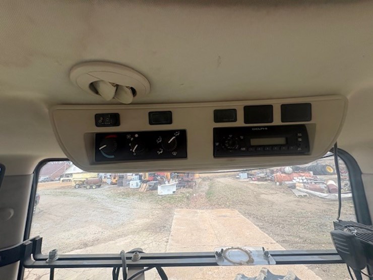 john-deere-8320r-image-66