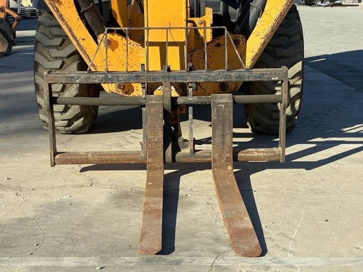 2014-jcb-512-56-image-7