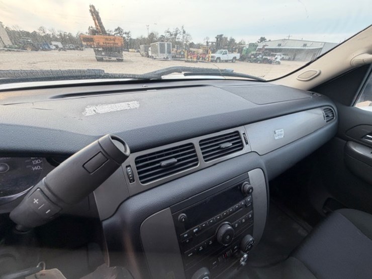 2012-chevrolet-tahoe-image-41