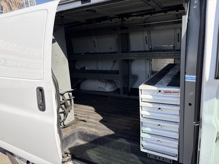 2016-chevrolet-express-2500-image-9