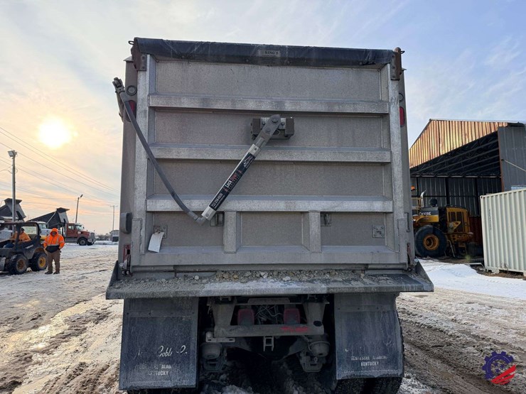 2018-mack-granite-gu713-image-4