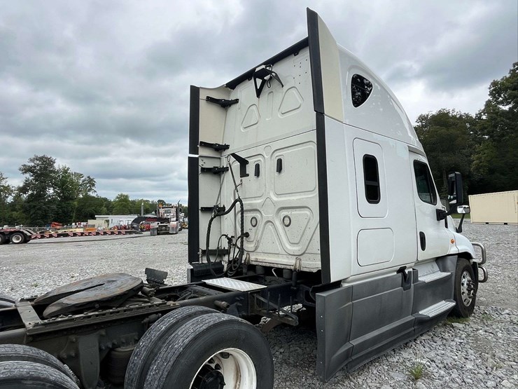 2018-freightliner-cascadia-evolution-t/a-truck-tractor-image-45