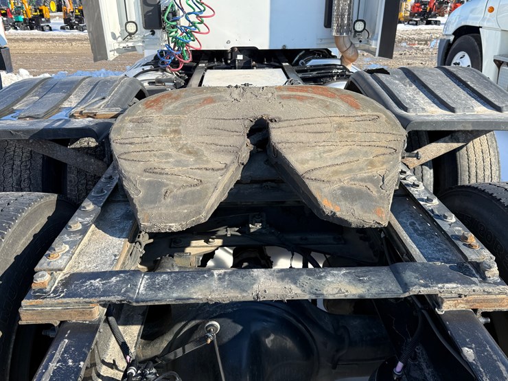 2016-peterbilt-579-image-10