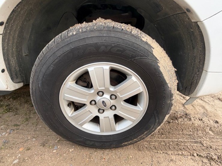 2011-ford-explorer-image-15