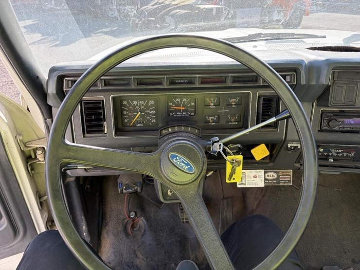 1993-ford-f700-image-10