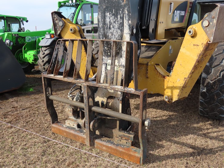 2017-caterpillar-tl1055d-image-3