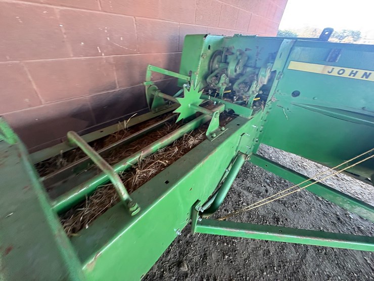 john-deere-336-image-43