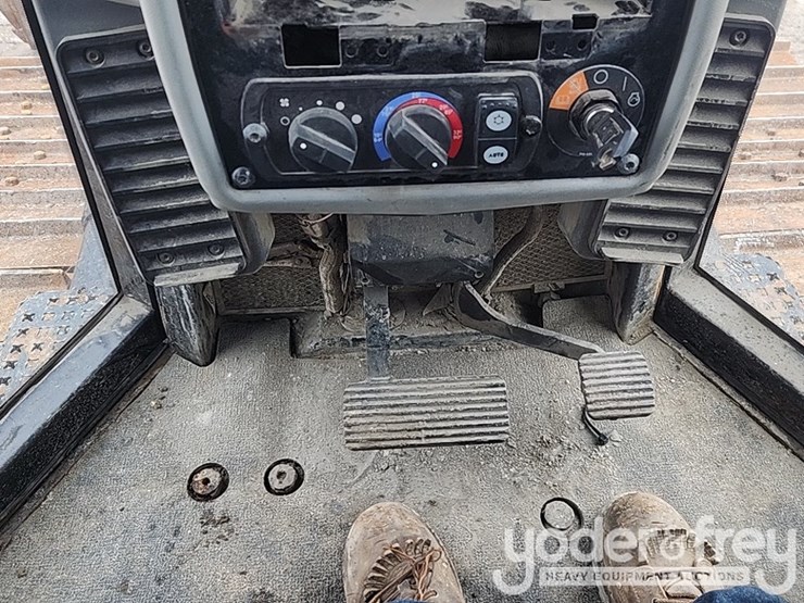 2016-caterpillar-d6n-image-20