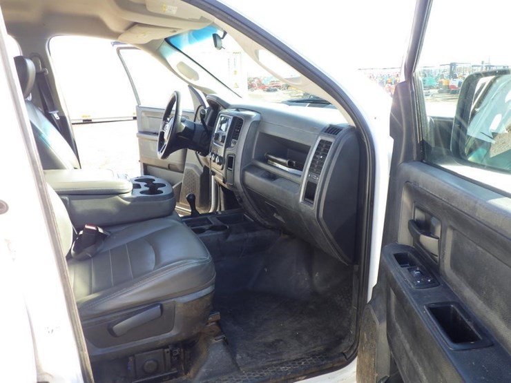 2016-dodge-2500-image-6