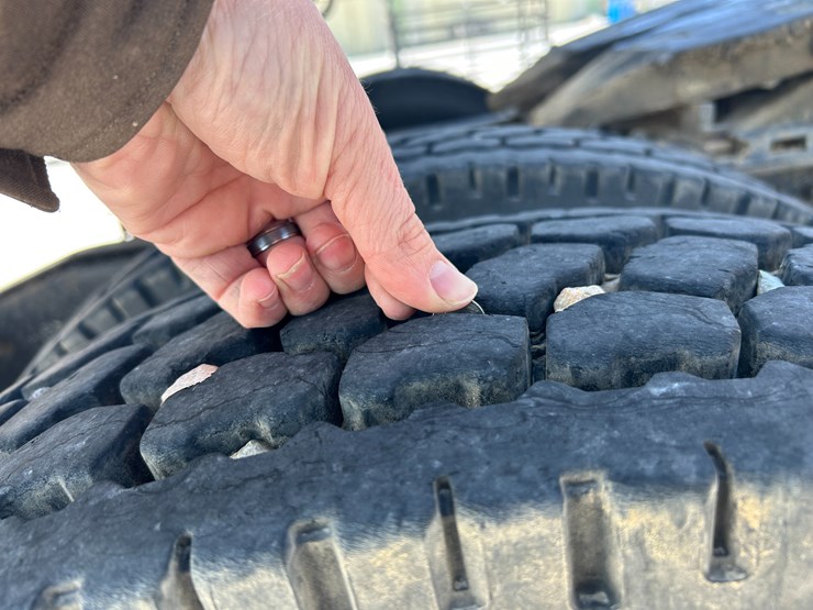 1996-freightliner-fld120-image-51