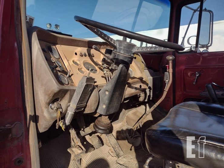 82-ford-l8000-dump-truck^title^-image-13