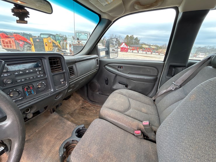 2005-chevrolet-3500-image-10