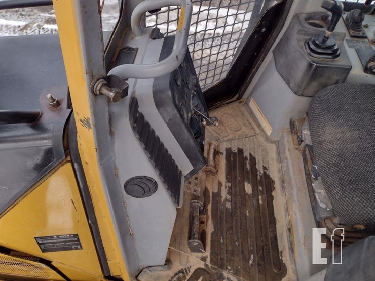 2005-caterpillar-d4g-xl-image-16