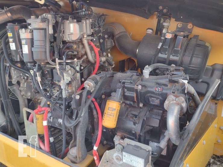 2019-caterpillar-tl1055d-image-26