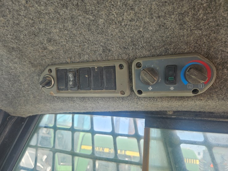 2003-bobcat-t190-image-13