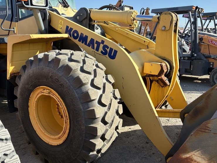 komatsu-wa380-image-12