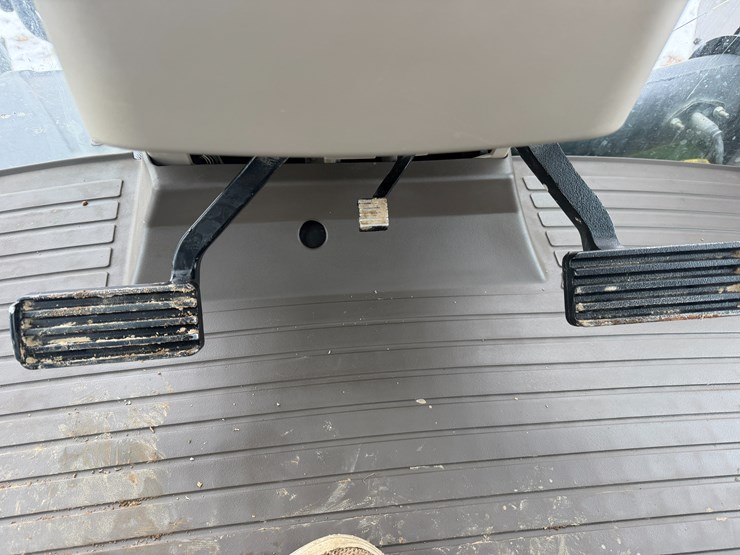 2015-john-deere-8370rt-image-105