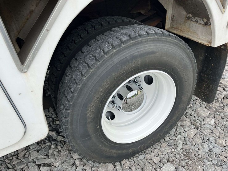 2005-gmc-c8-cable-placer-truck-image-8