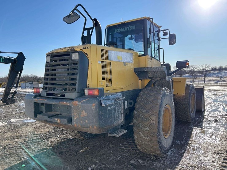 2013-komatsu-wa320-image-3