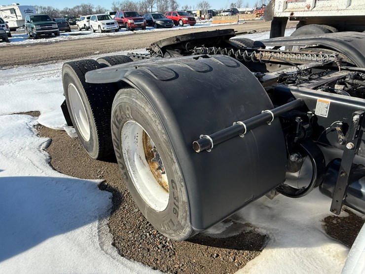 2016-peterbilt-579-image-31