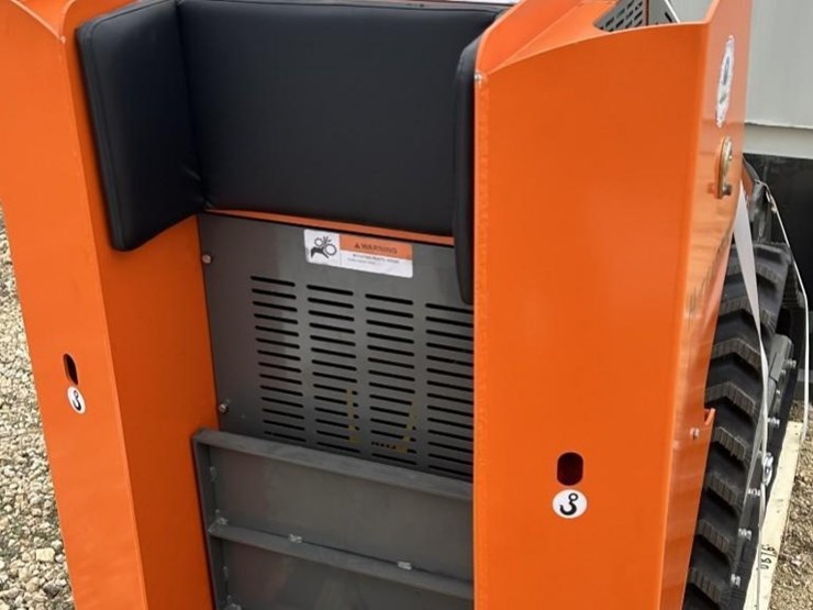 mini-skid-steer-loader-hrc700-image-4