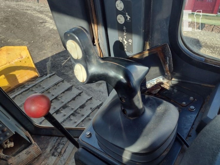 2021-deere-650k-lgp-image-10