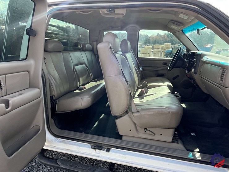 2002-chevrolet-silverado-3500-image-49