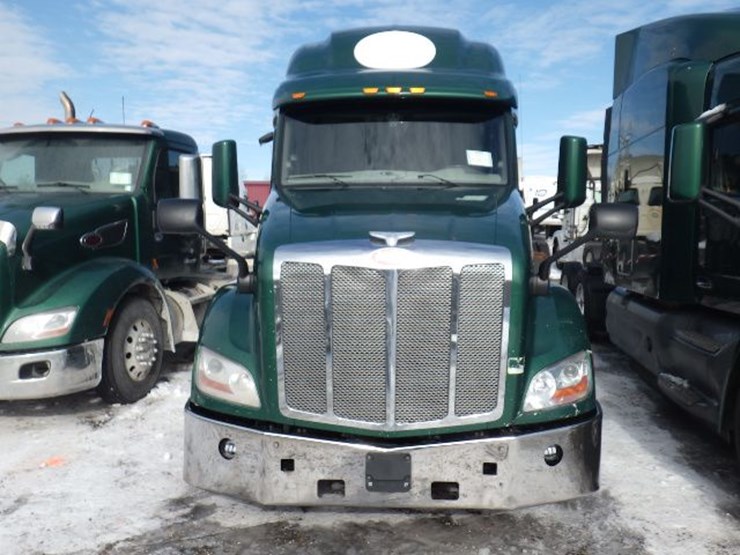 2019-peterbilt-579-image-3